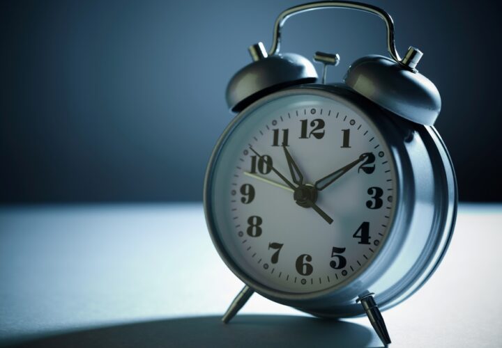 alzheimers-sleep-patterns-alarm-clock