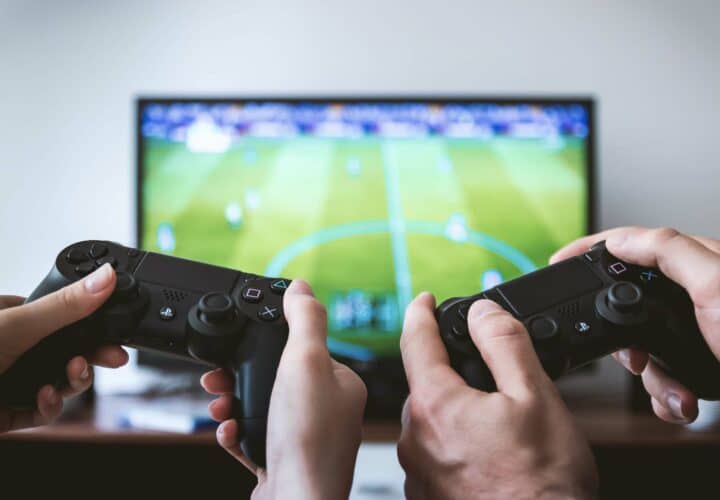 Video games can enhance decision-making skills, brain imaging study finds